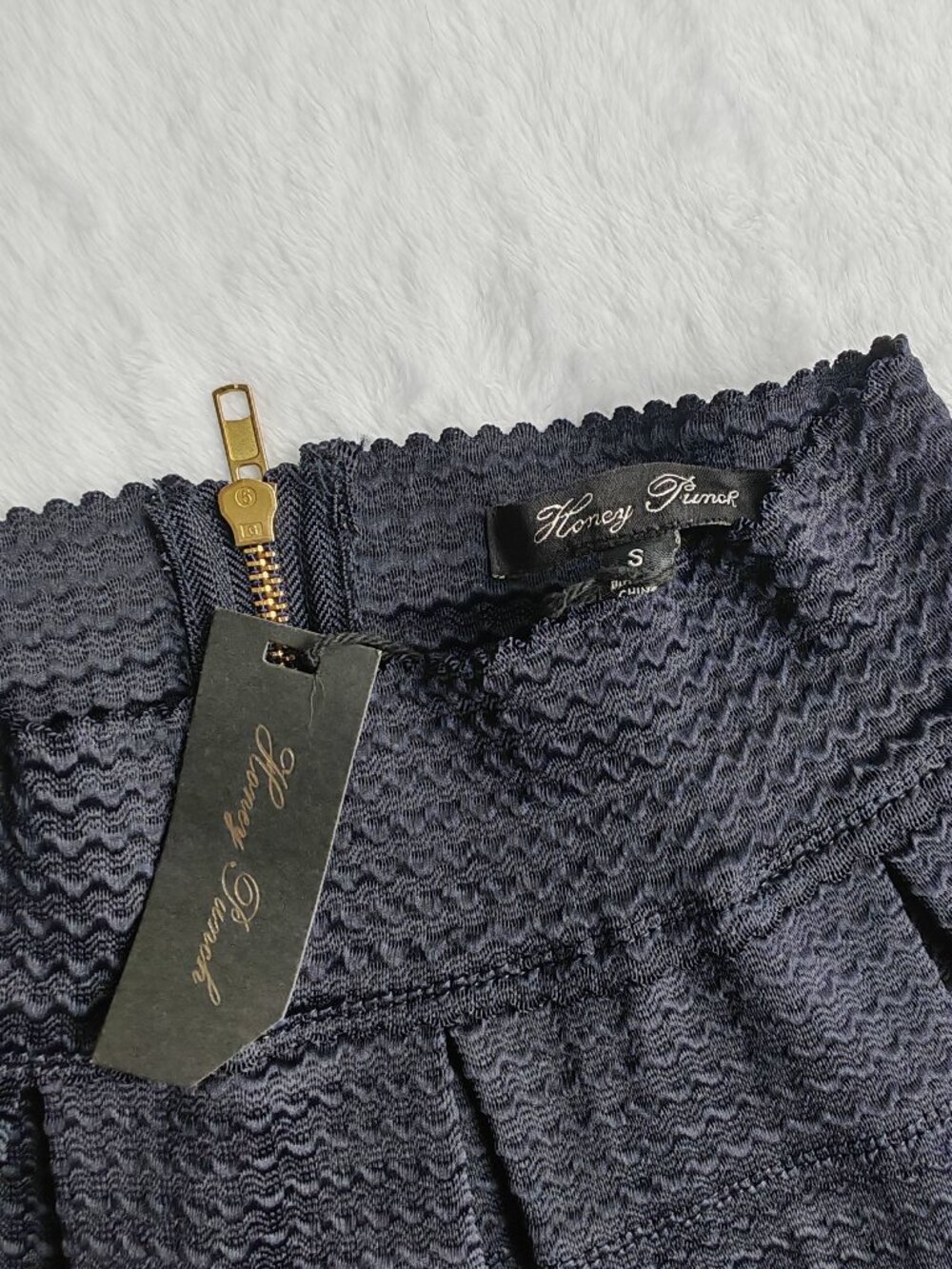 Honey Punch Navy Textured Mini Skirt Size S High Waist Pleated A-Line Gold Zip C - Picture 5 of 12